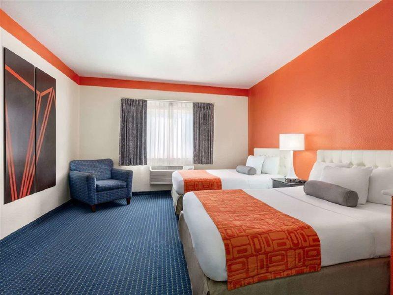 Howard Johnson By Wyndham San Antonio Hotel & Suites 외부 사진
