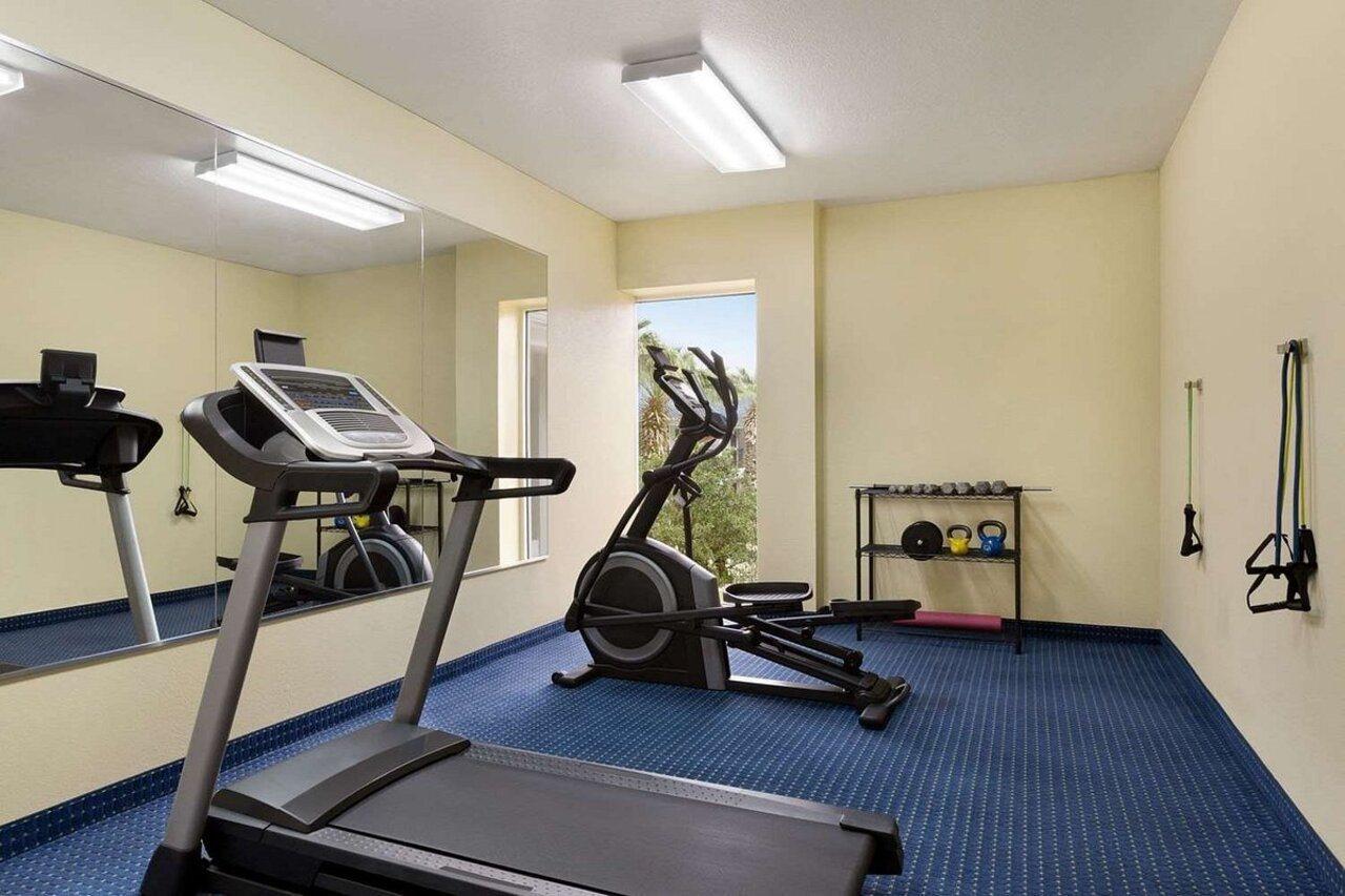 Howard Johnson By Wyndham San Antonio Hotel & Suites 외부 사진
