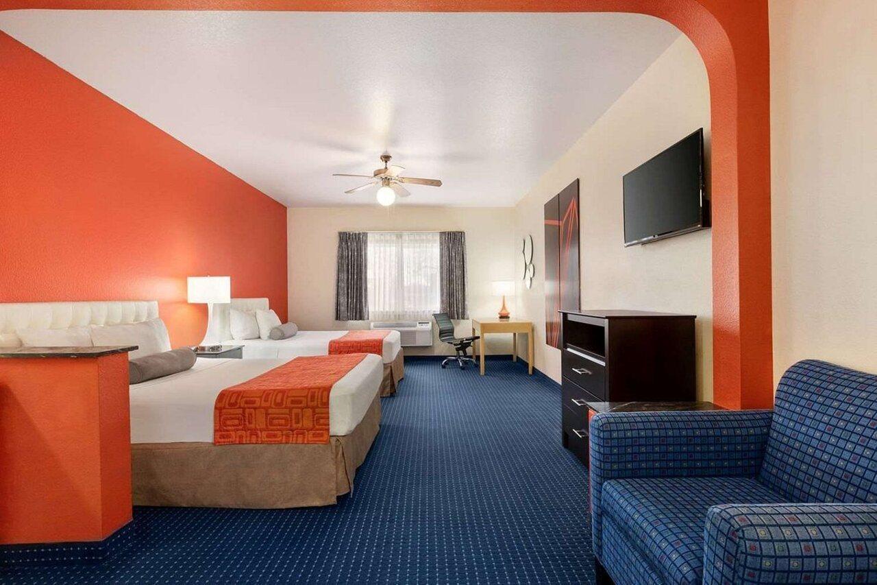 Howard Johnson By Wyndham San Antonio Hotel & Suites 외부 사진