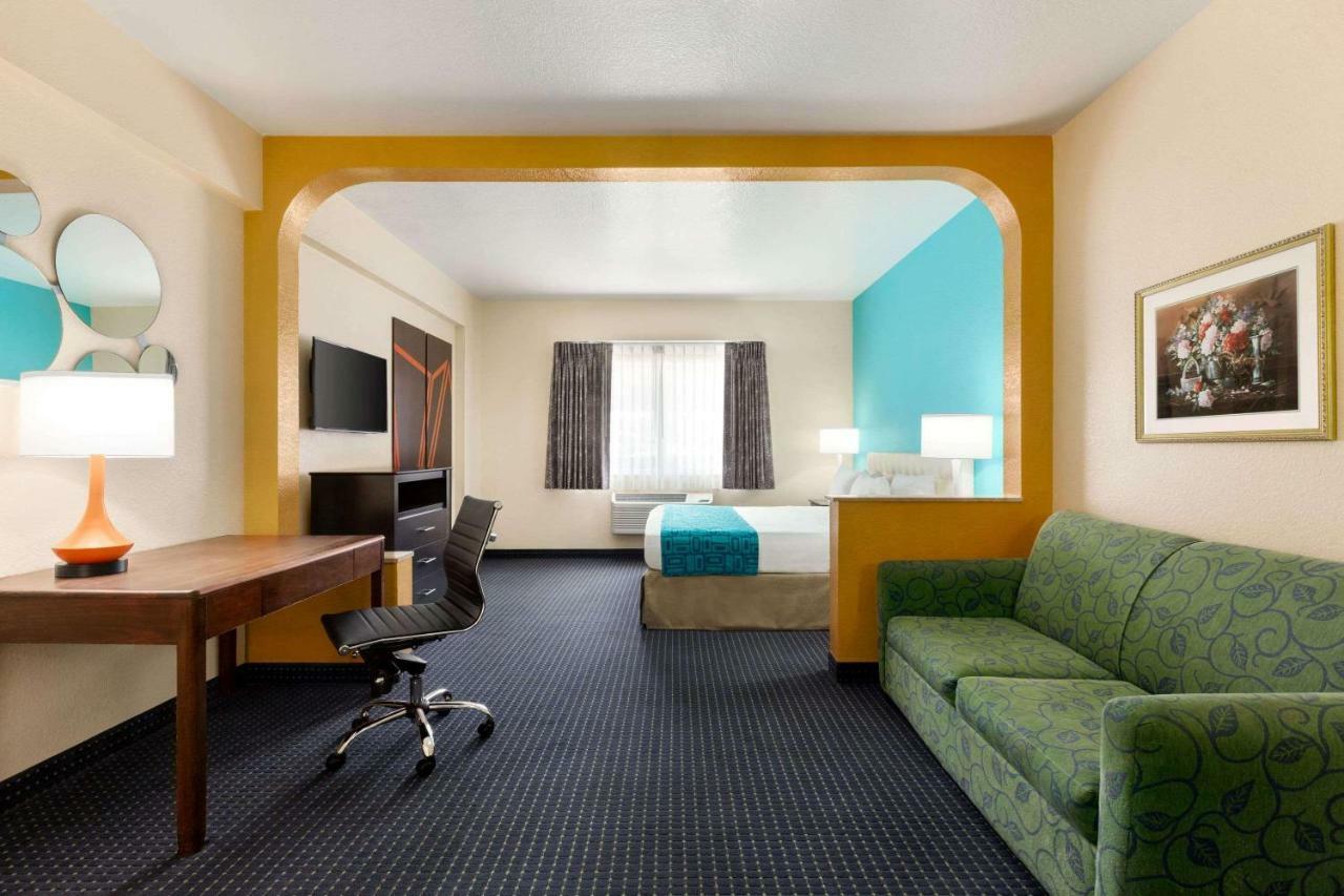 Howard Johnson By Wyndham San Antonio Hotel & Suites 외부 사진