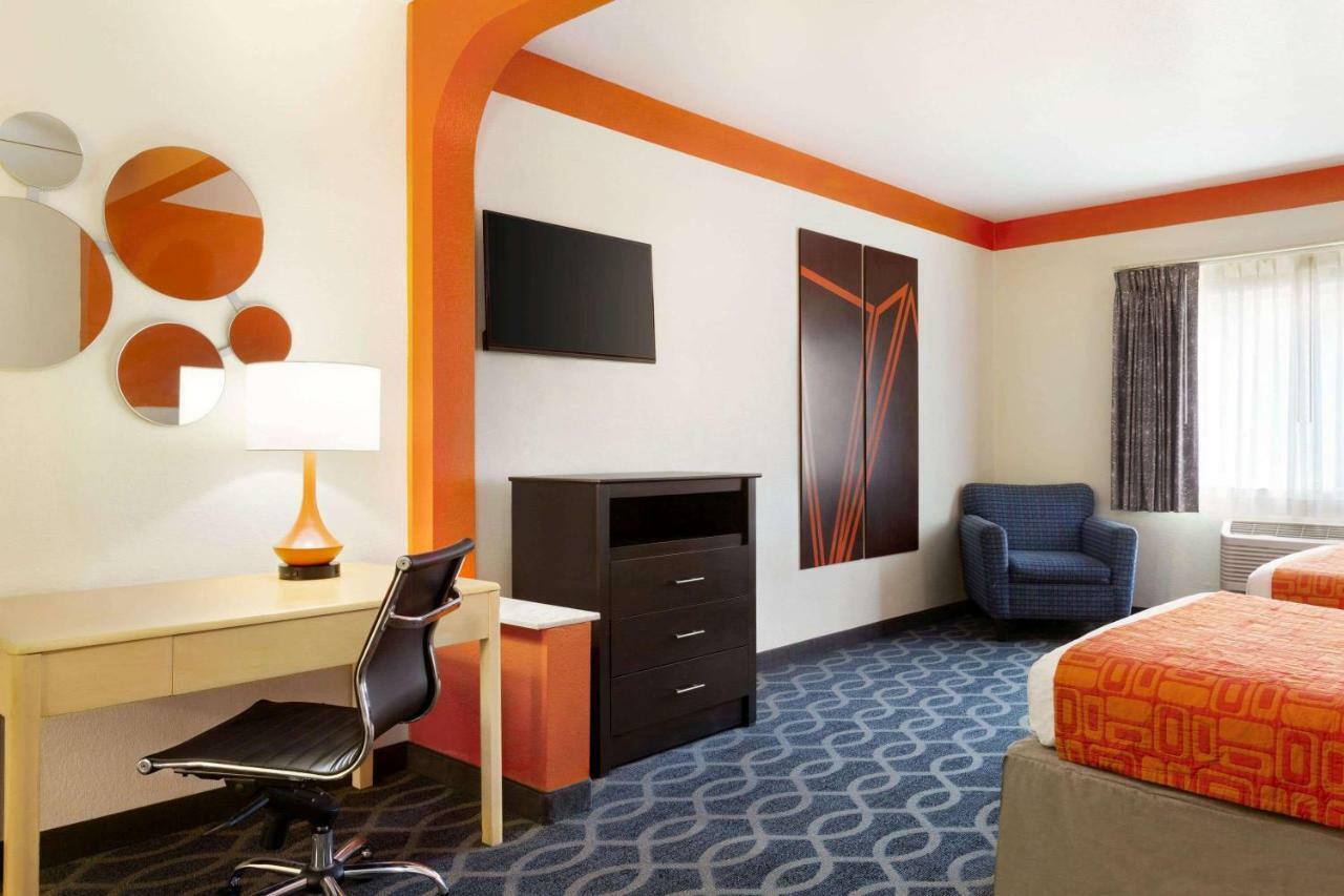 Howard Johnson By Wyndham San Antonio Hotel & Suites 외부 사진