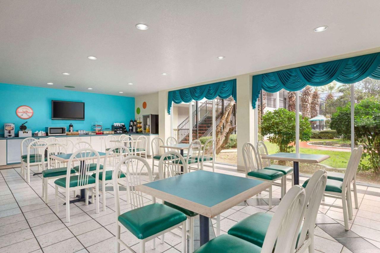 Howard Johnson By Wyndham San Antonio Hotel & Suites 외부 사진