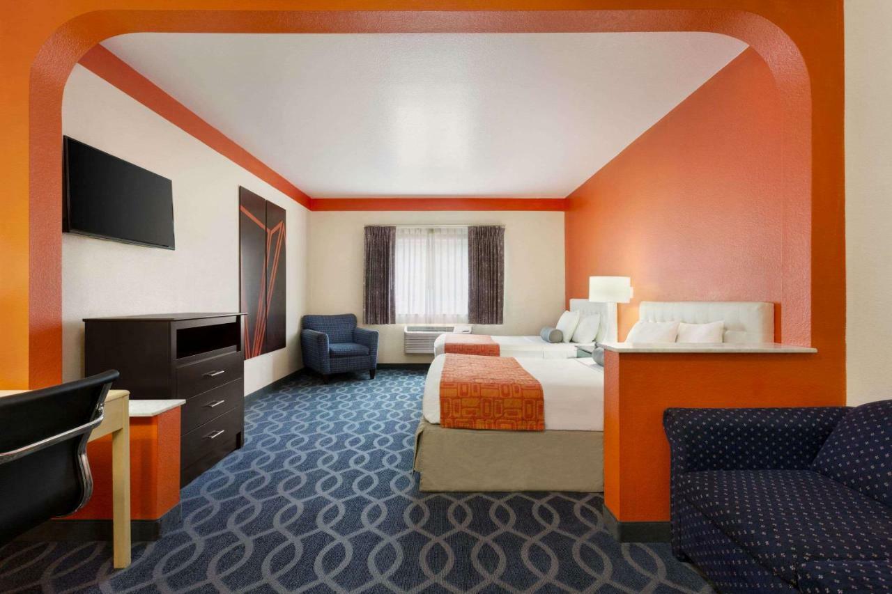 Howard Johnson By Wyndham San Antonio Hotel & Suites 외부 사진