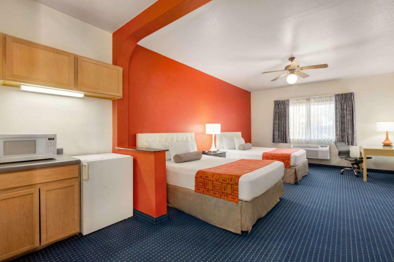 Howard Johnson By Wyndham San Antonio Hotel & Suites 외부 사진