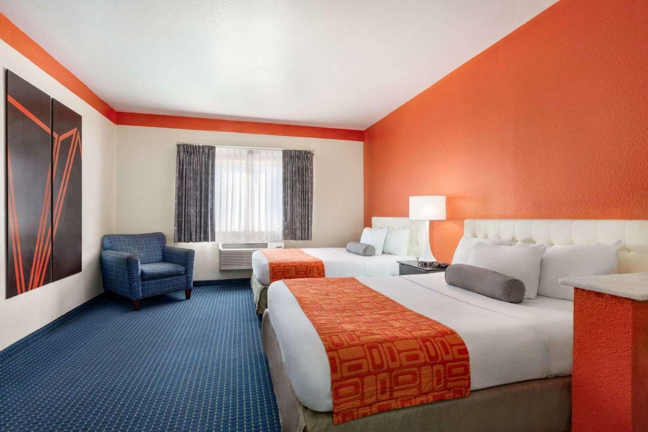 Howard Johnson By Wyndham San Antonio Hotel & Suites 외부 사진