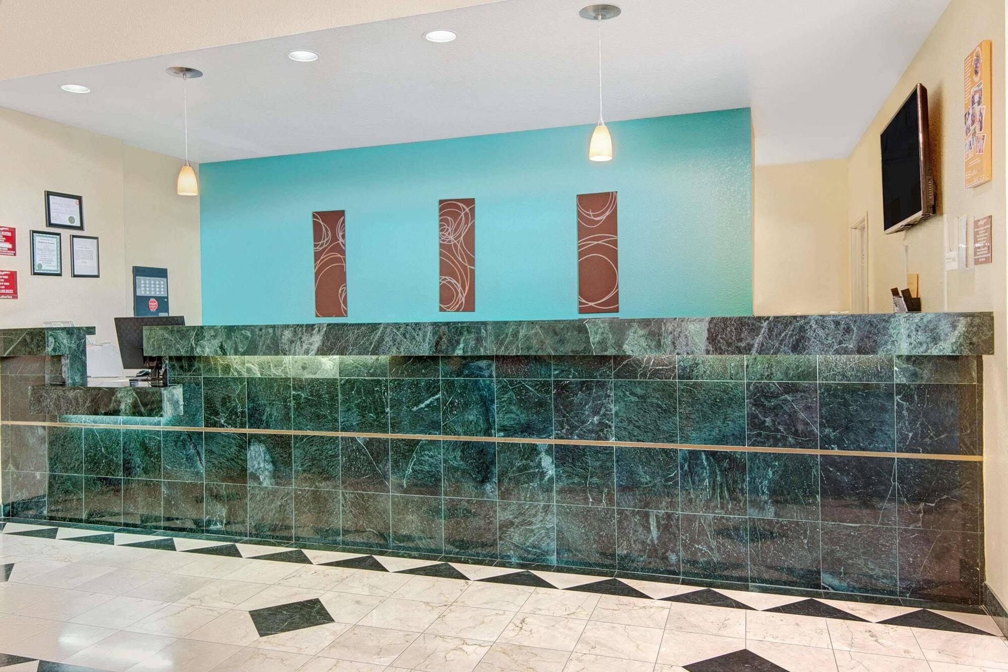 Howard Johnson By Wyndham San Antonio Hotel & Suites 외부 사진
