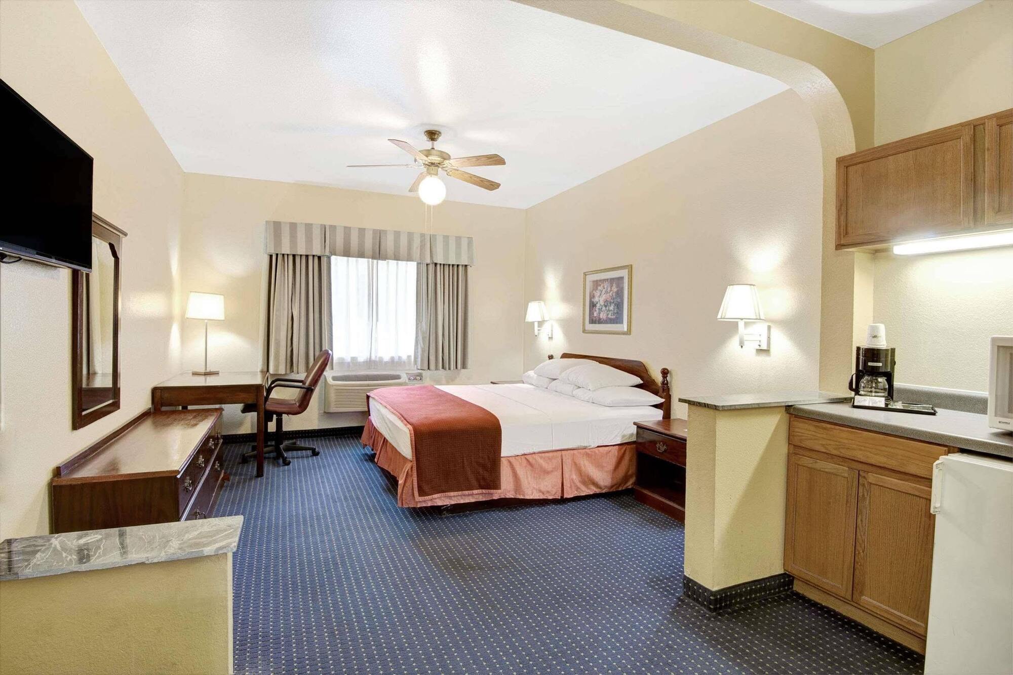 Howard Johnson By Wyndham San Antonio Hotel & Suites 외부 사진