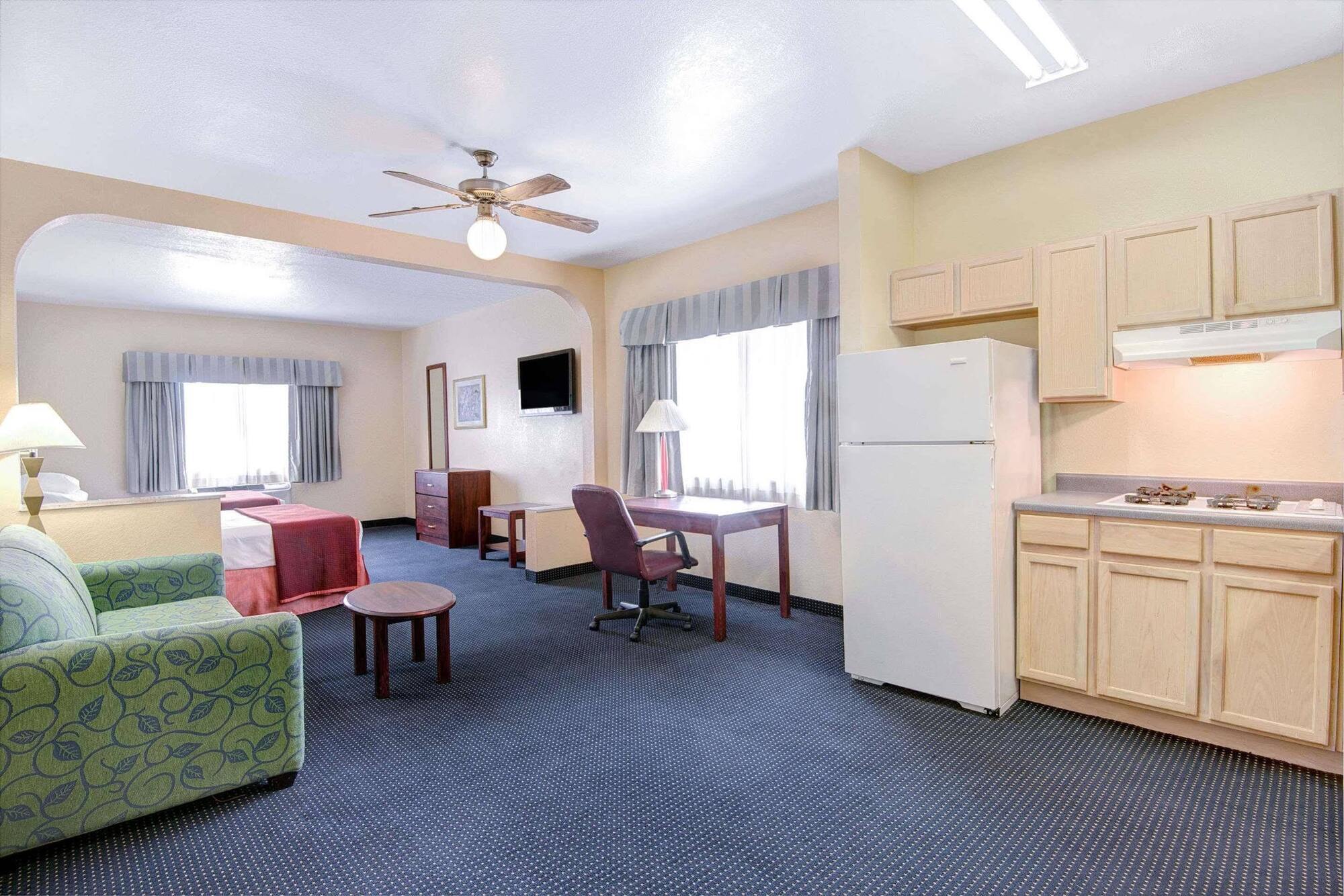 Howard Johnson By Wyndham San Antonio Hotel & Suites 외부 사진